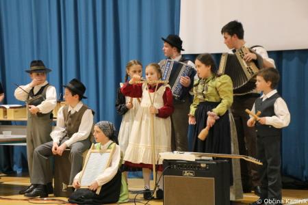 Otroci Osnovne šole Marije Vere Mi smo svet, mi smo otroci (75)